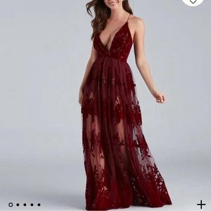 Only worn once and is in perfect condition!